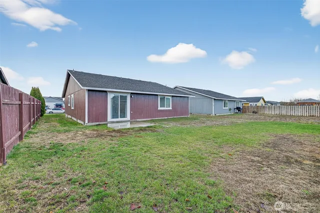 a view of a house with a backyard