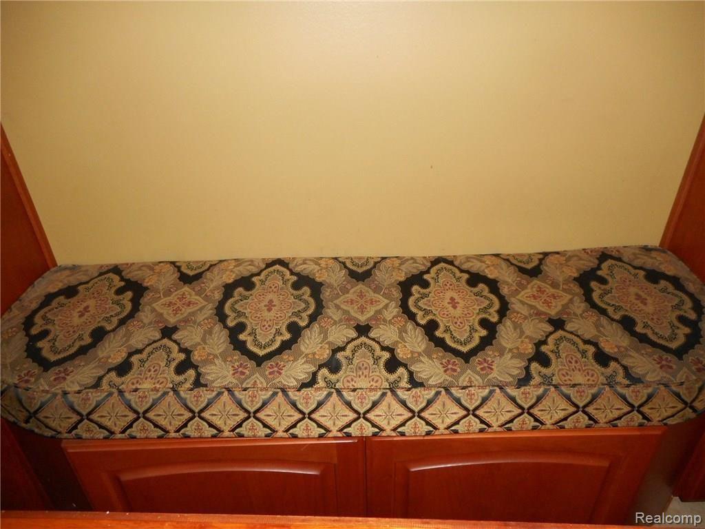 17544 Clark Street Riverview, MI 48193 - Photo 26 of 61 BUILT IN BANQUET
