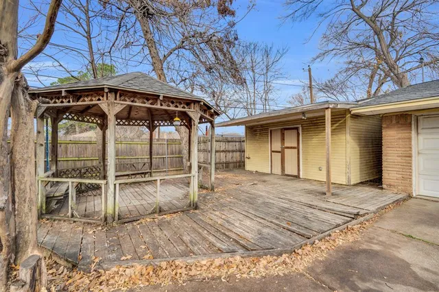 $329,000 | 1320 Apache Street, Arlington, TX 76012