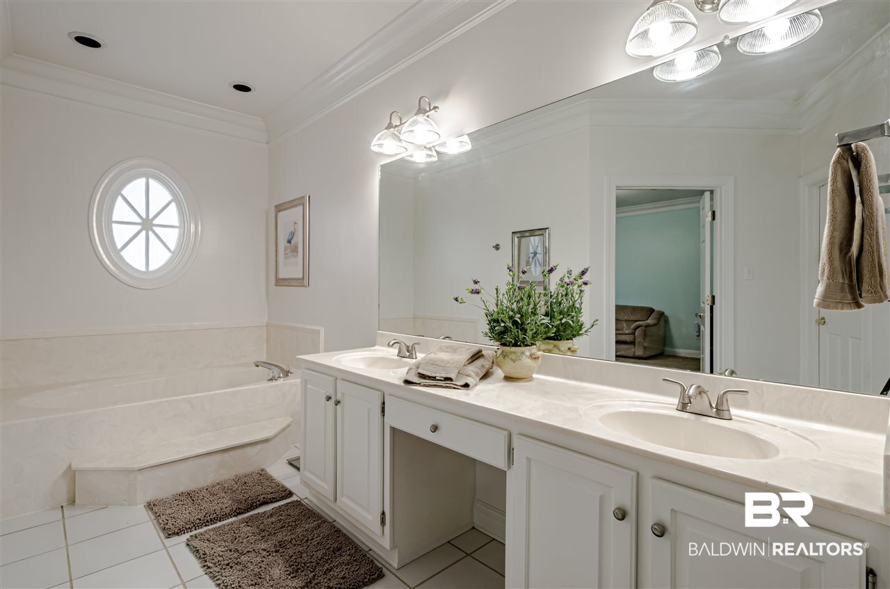 112 Mockingbird Lane Fairhope, AL 36532 - Photo 32 of 50 Double vanities. Jetted tub.