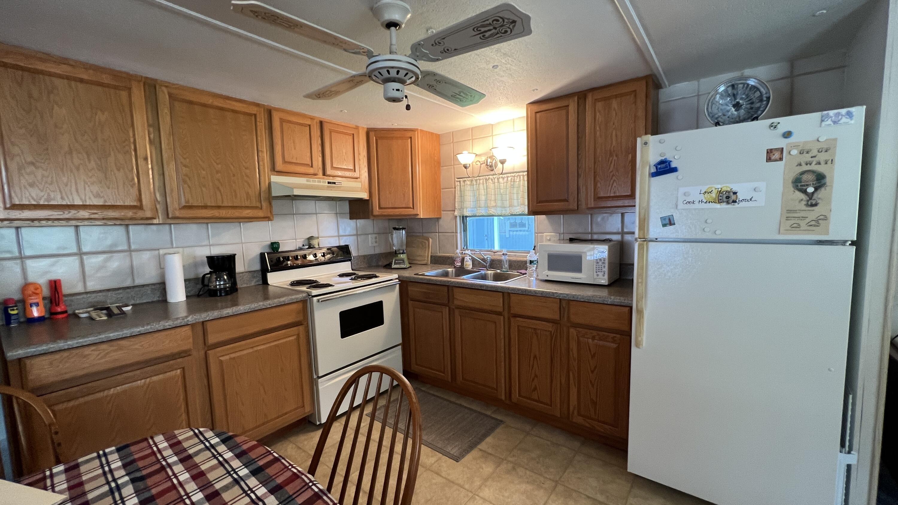 7029 Southeast Ridgeway Terrace Hobe Sound, FL 33455 - Photo 11 of 39 IMG_E4830