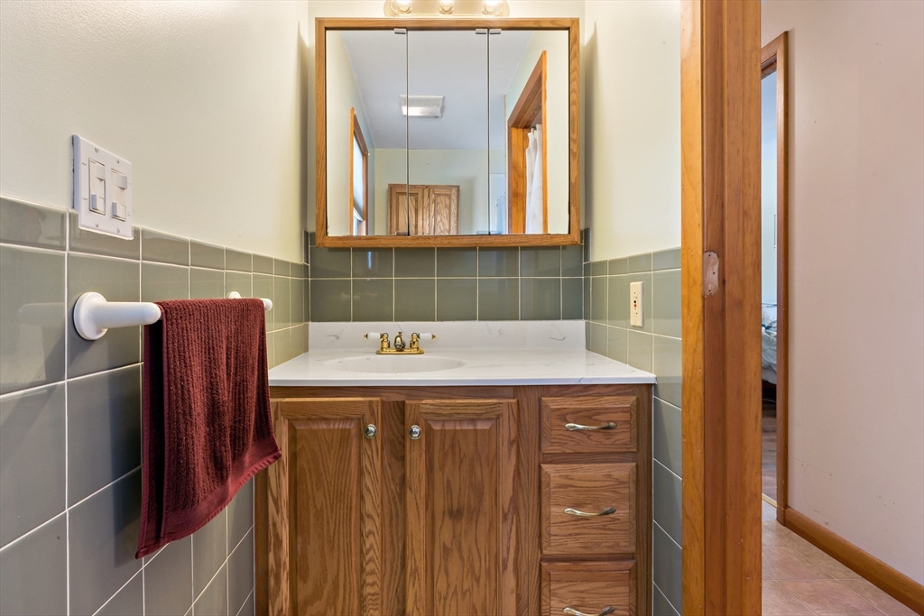 33 Fawn Road Somerset, MA 02726 - Photo 18 of 21 Gallery Image 18