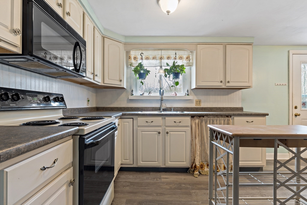 33 Fawn Road Somerset, MA 02726 - Photo 2 of 21 Gallery Image 2