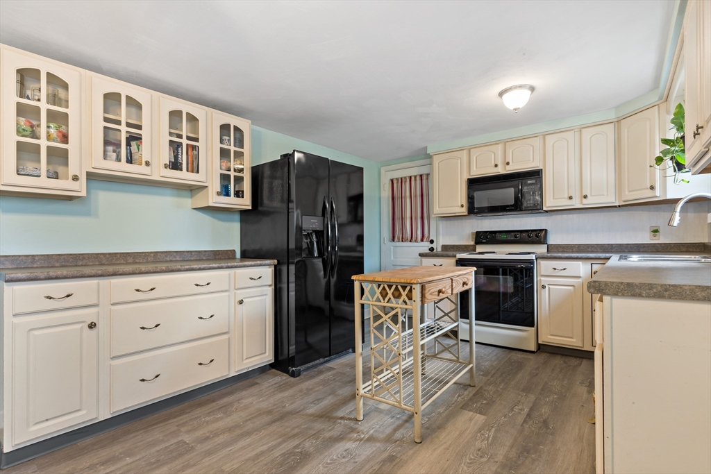 33 Fawn Road Somerset, MA 02726 - Photo 3 of 21 Gallery Image 3