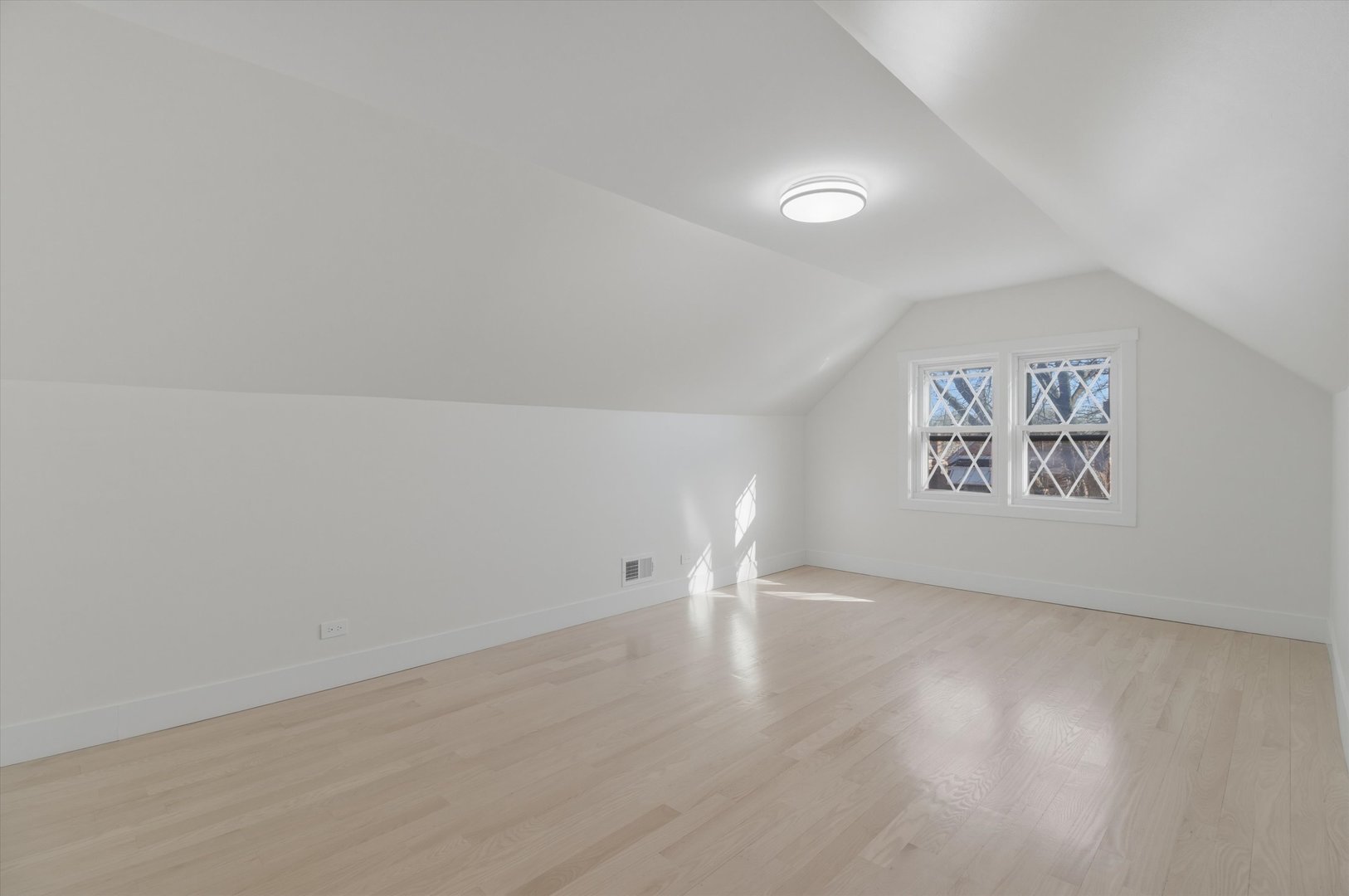 7230 South Avers Avenue Chicago, IL 60629 - Photo 18 of 44 an empty room with a painting and a lamp