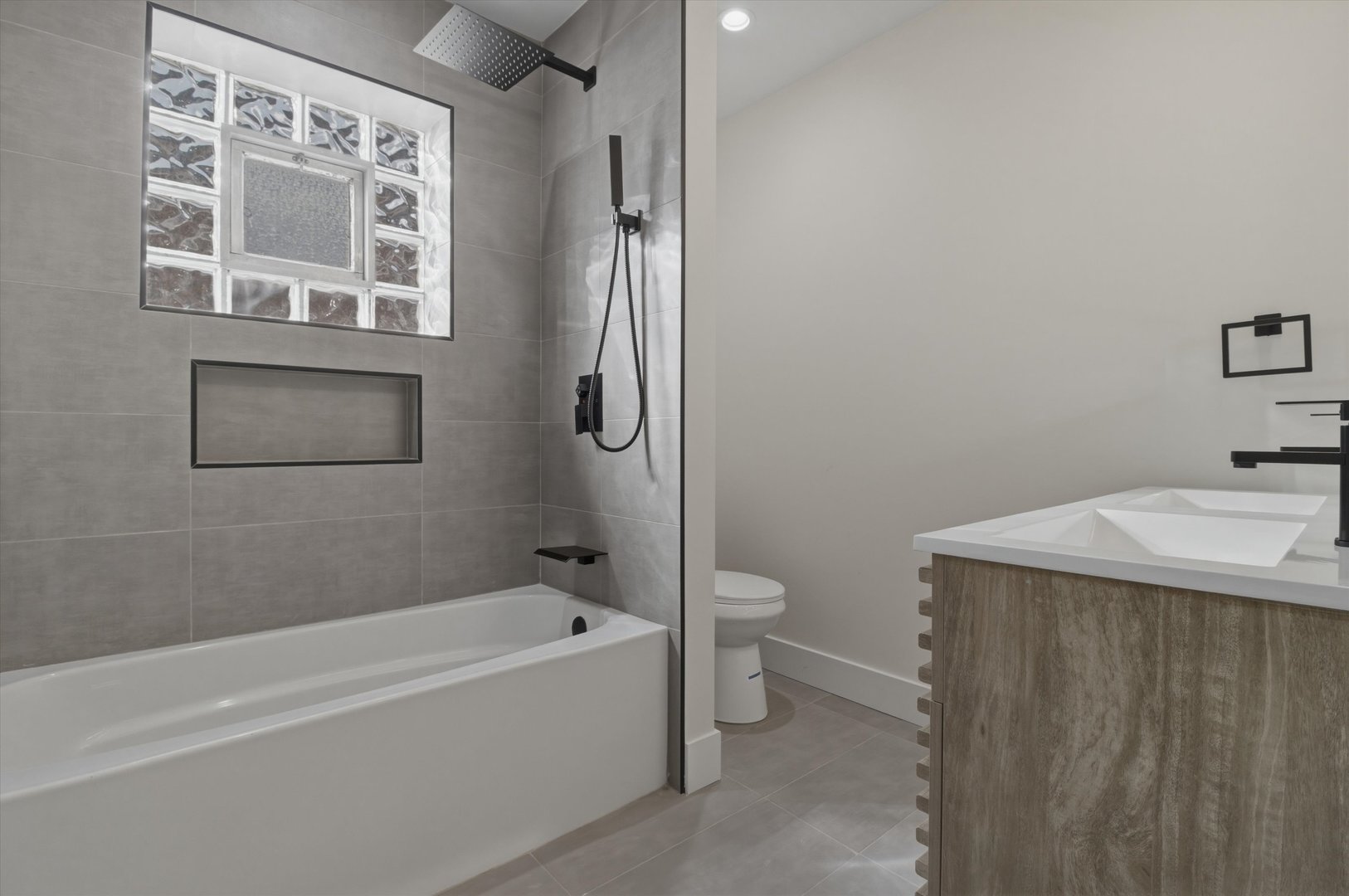 7230 South Avers Avenue Chicago, IL 60629 - Photo 27 of 44 a bathroom with a sink a toilet and shower