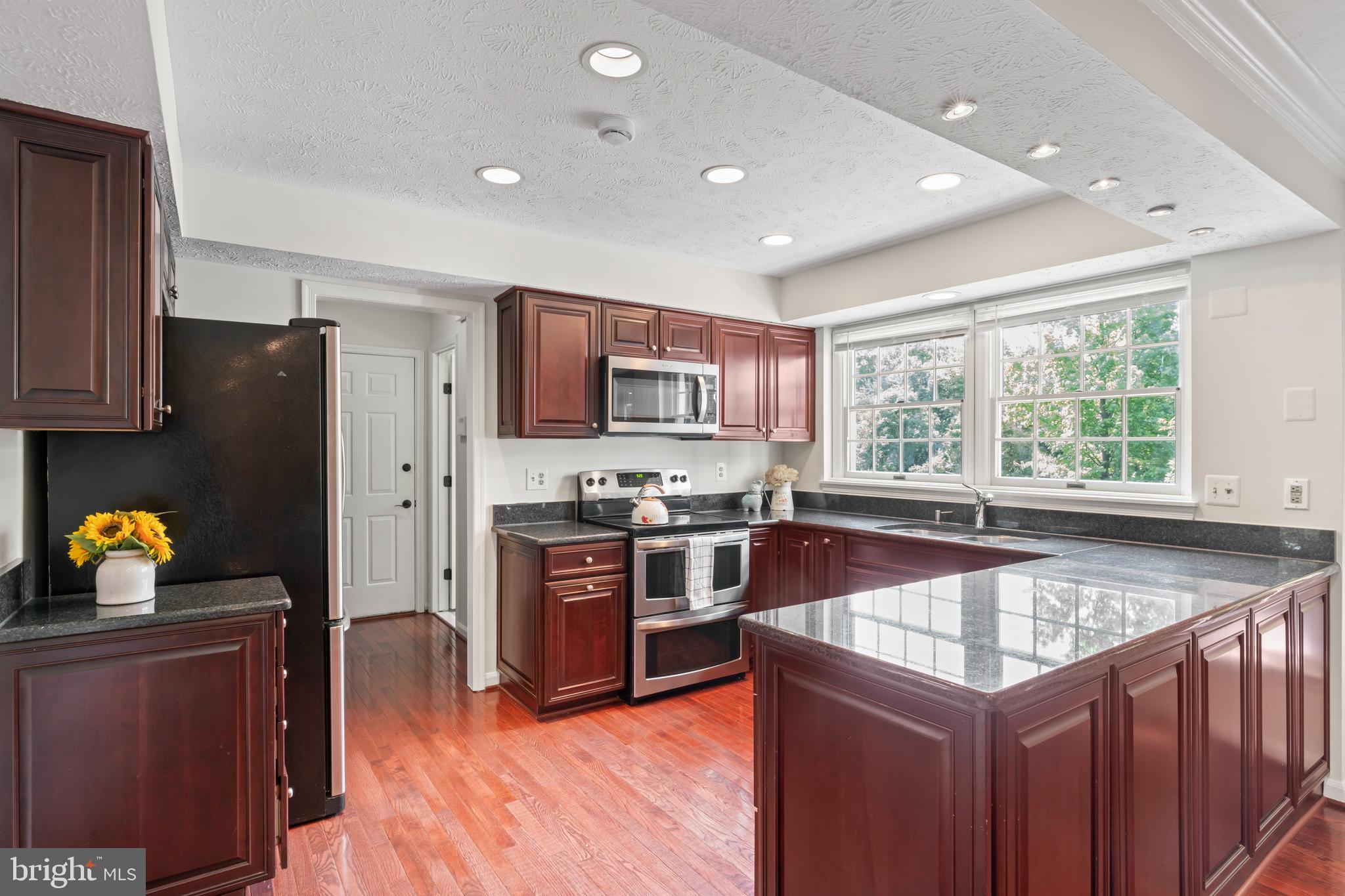 2206 Milburn Lane Reston, VA 20191 - Photo 4 of 97 Gallery Image 4