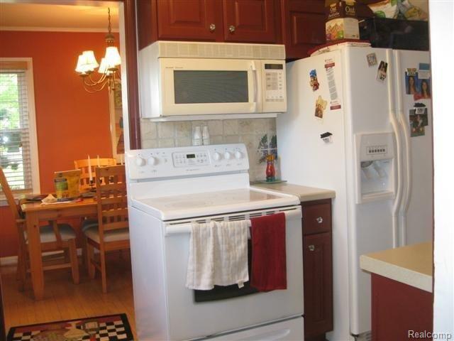 1720 Hampton Road Grosse Pointe, MI 48236 - Photo 8 of 15 1720 Hampton 004 (Small) (2).jpg