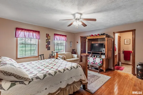 $329,000 | 105 North Dent Street, Carterville, IL 62918