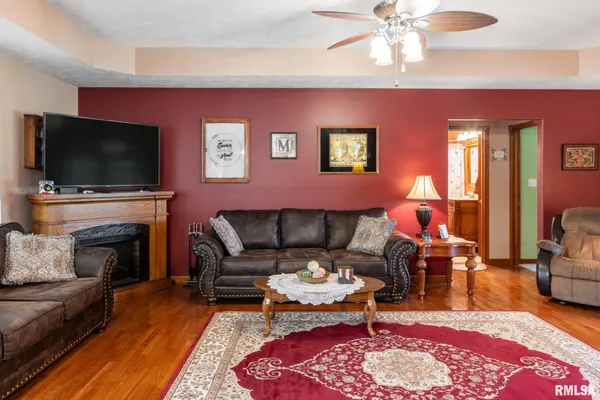 $329,000 | 105 North Dent Street, Carterville, IL 62918