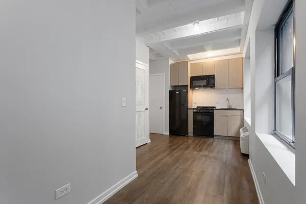 $1,198 | 5718 North Winthrop Avenue, Unit 205, Chicago, IL 60660