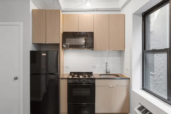 $1,198 | 5718 North Winthrop Avenue, Unit 205, Chicago, IL 60660