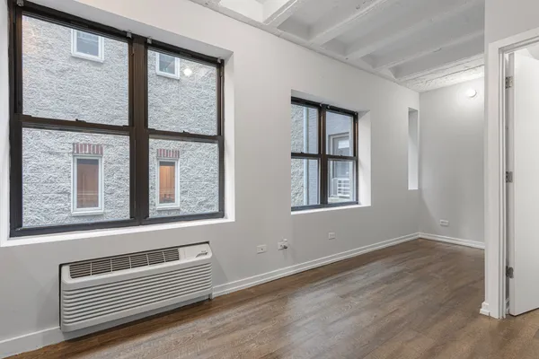 $1,198 | 5718 North Winthrop Avenue, Unit 205, Chicago, IL 60660