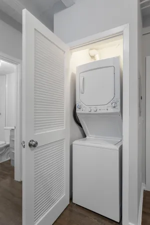 $1,198 | 5718 North Winthrop Avenue, Unit 205, Chicago, IL 60660