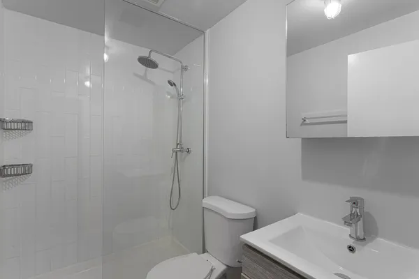 $1,198 | 5718 North Winthrop Avenue, Unit 205, Chicago, IL 60660