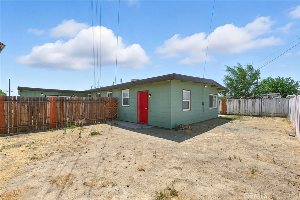 38833 9th Street East Palmdale, CA 93550 - Photo 27 of 28 a view of a backyard of a house