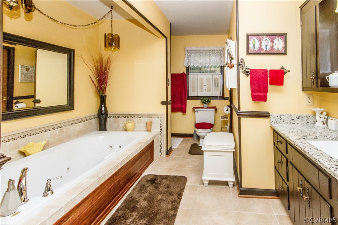 19059 Stokes Road Yale, VA 23897 - Photo 26 of 50 Garden/soaking tub in master bathroom with walk in