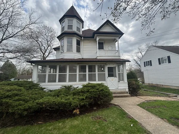 $259,900 | 4221 Old Grand Avenue, Gurnee, IL 60031