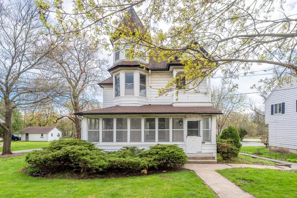 $259,900 | 4221 Old Grand Avenue, Gurnee, IL 60031