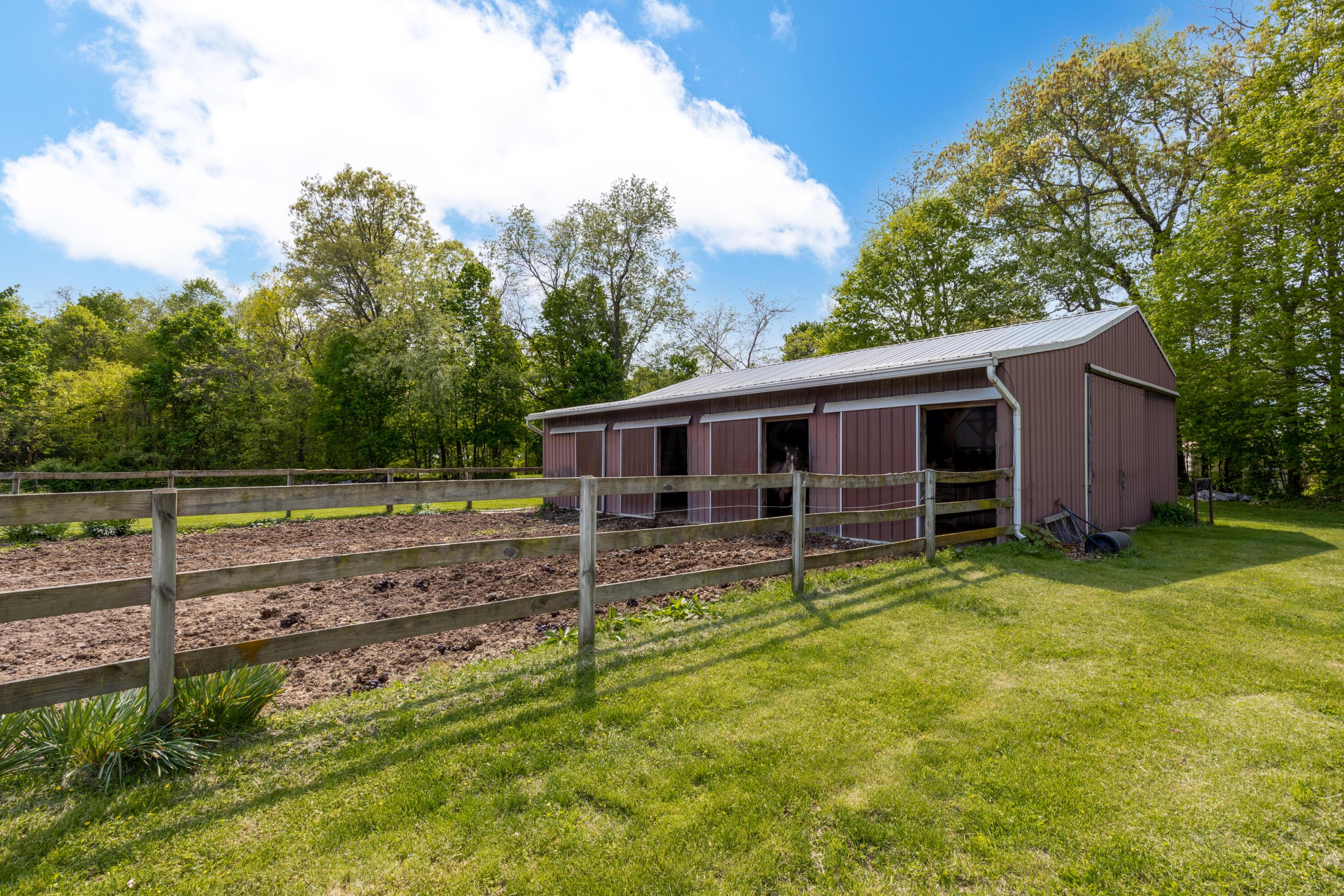 7511 Ballou Road Newark, OH 43056 - Photo 20 of 29 36 x 48 Barn