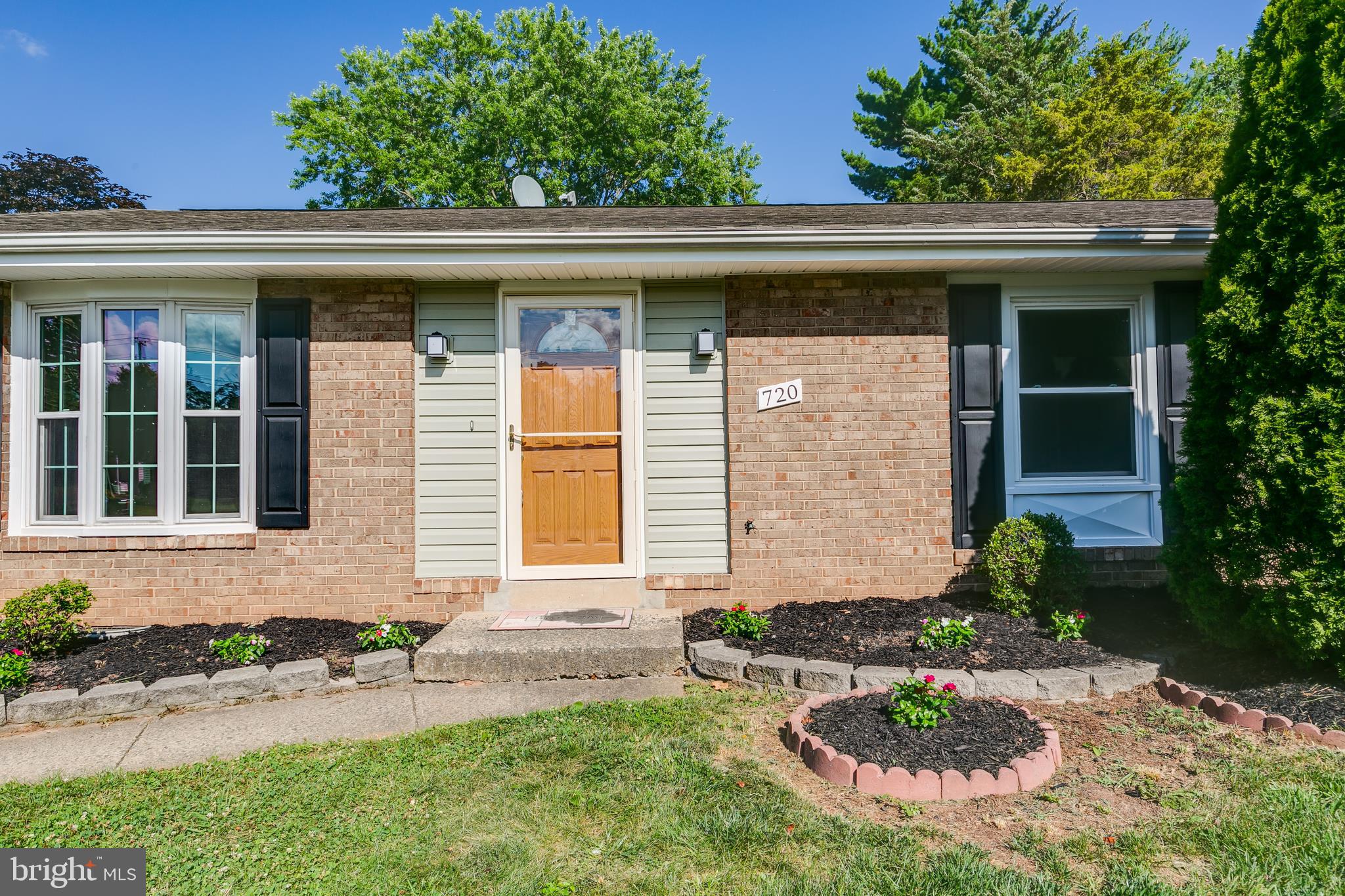 720 North York Road Sterling, VA 20164 - Photo 3 of 41 Gallery Image 3