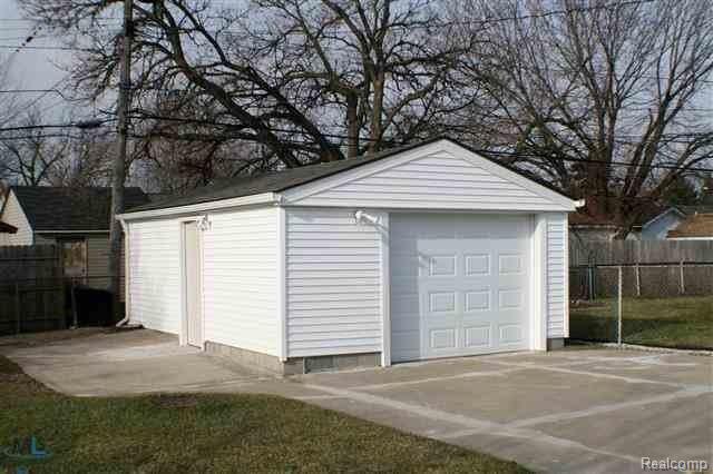 25115 Rosenbusch Boulevard Warren, MI 48089 - Photo 2 of 13 13.JPG
