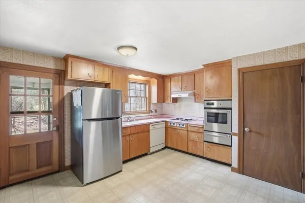 $575,000 | 77 Booth Road, Dedham, MA 02026