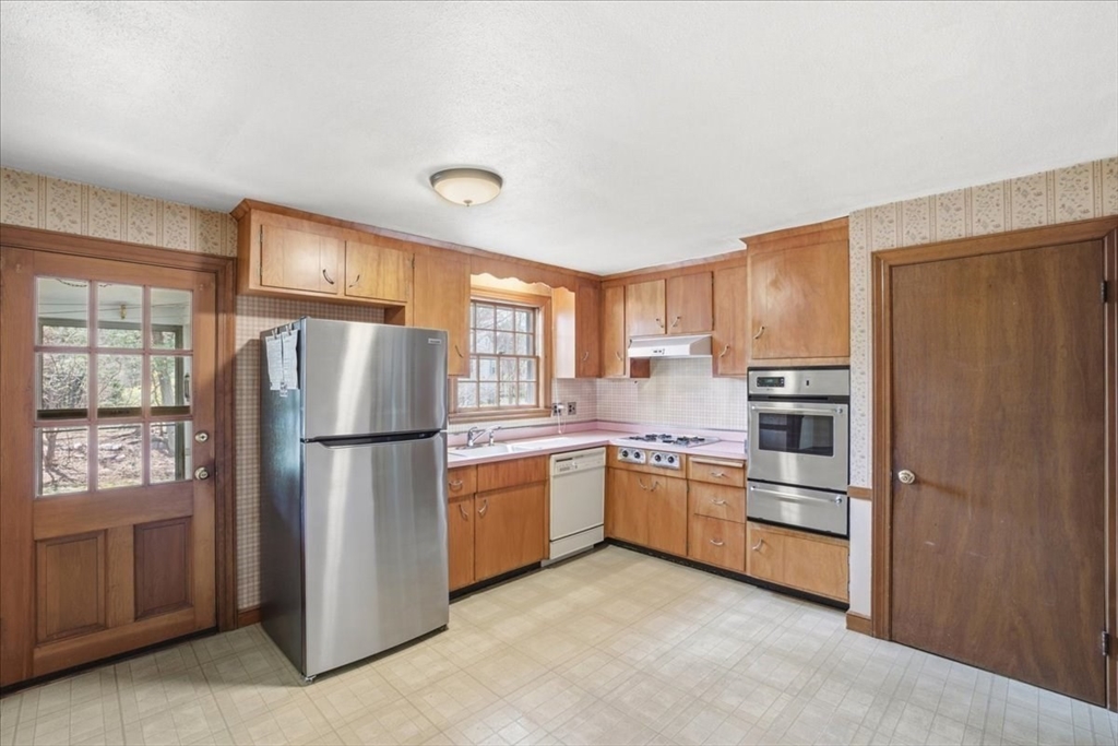 77 Booth Road Dedham, MA 02026 - Photo 12 of 40