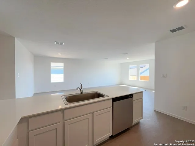 $1,425 | 3402 Gingham Point, Converse, TX 78109