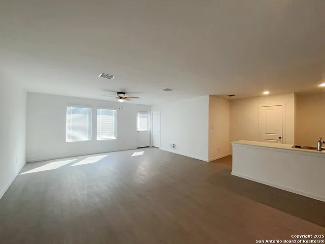 $1,425 | 3402 Gingham Point, Converse, TX 78109