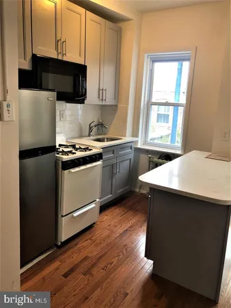 $1,050 | 406 South 45th Street, Unit 2R, Philadelphia, PA 19104