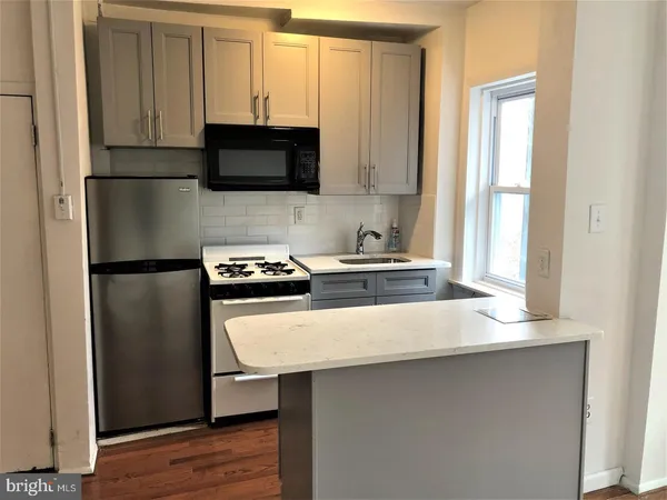 $1,050 | 406 South 45th Street, Unit 2R, Philadelphia, PA 19104