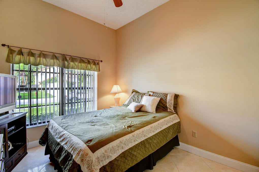 22200 Sands Point Drive Boca Raton, FL 33433 - Photo 14 of 22 13