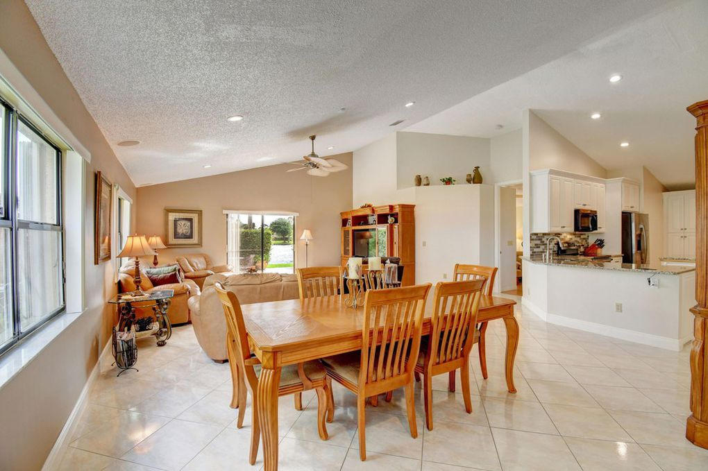 22200 Sands Point Drive Boca Raton, FL 33433 - Photo 3 of 22 02