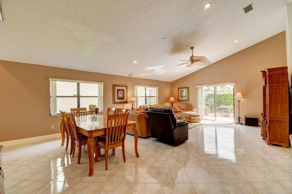 22200 Sands Point Drive Boca Raton, FL 33433 - Photo 4 of 22 03
