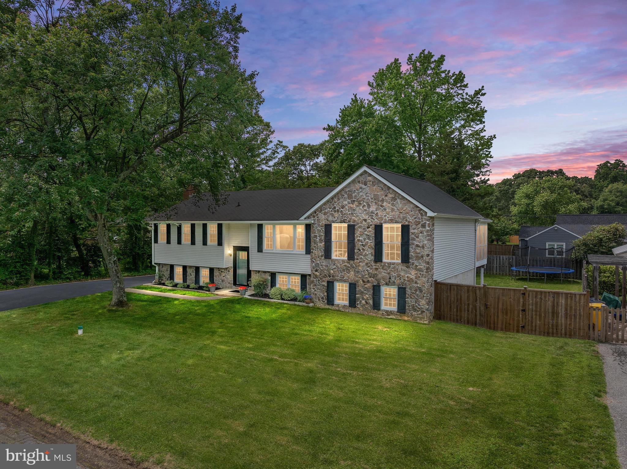 Welcome HOME to 564 Poplar Dr in Riva MD