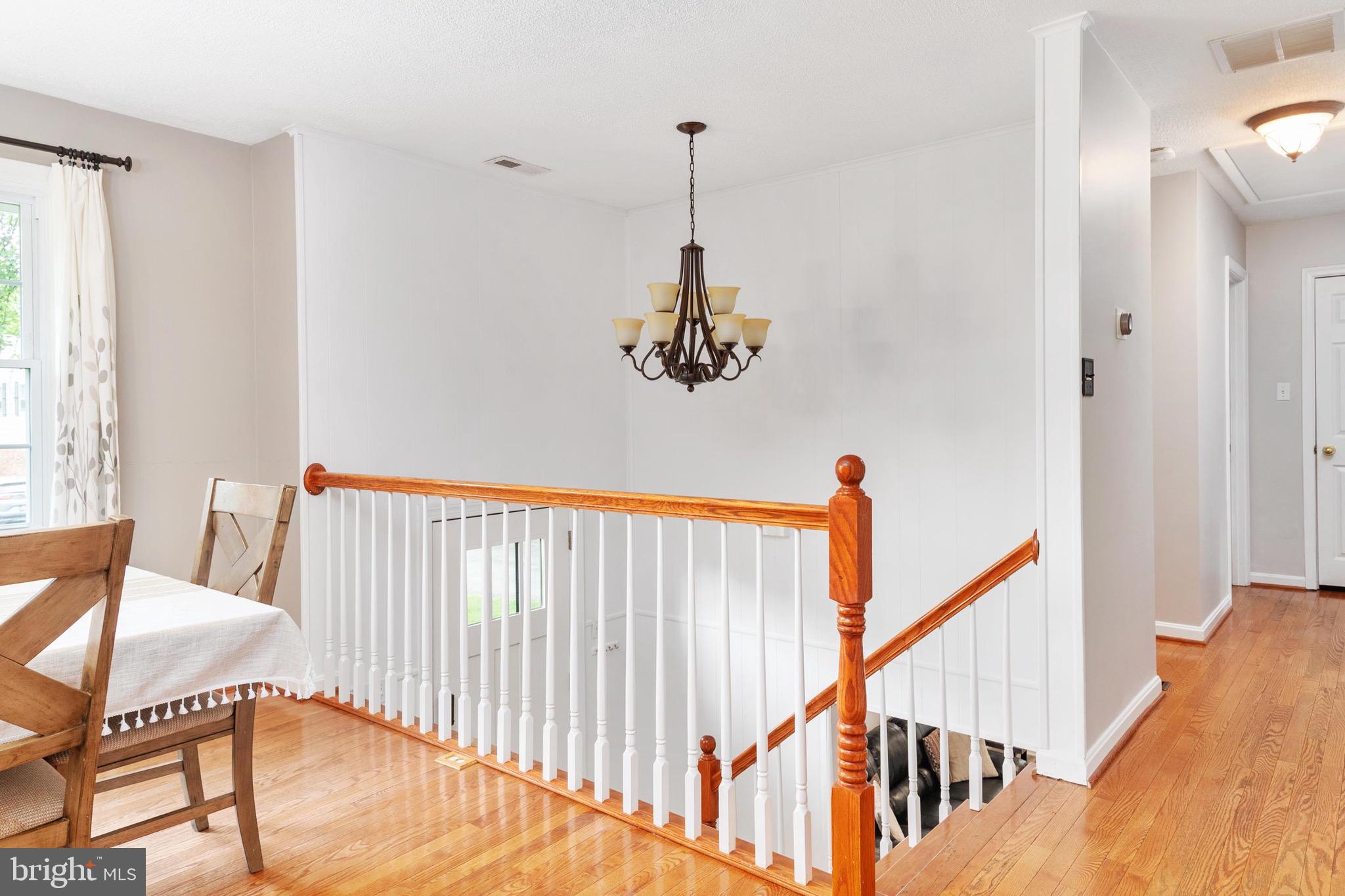 564 Poplar Drive Riva, MD 21140 - Photo 4 of 64 Inviting entrance foyer