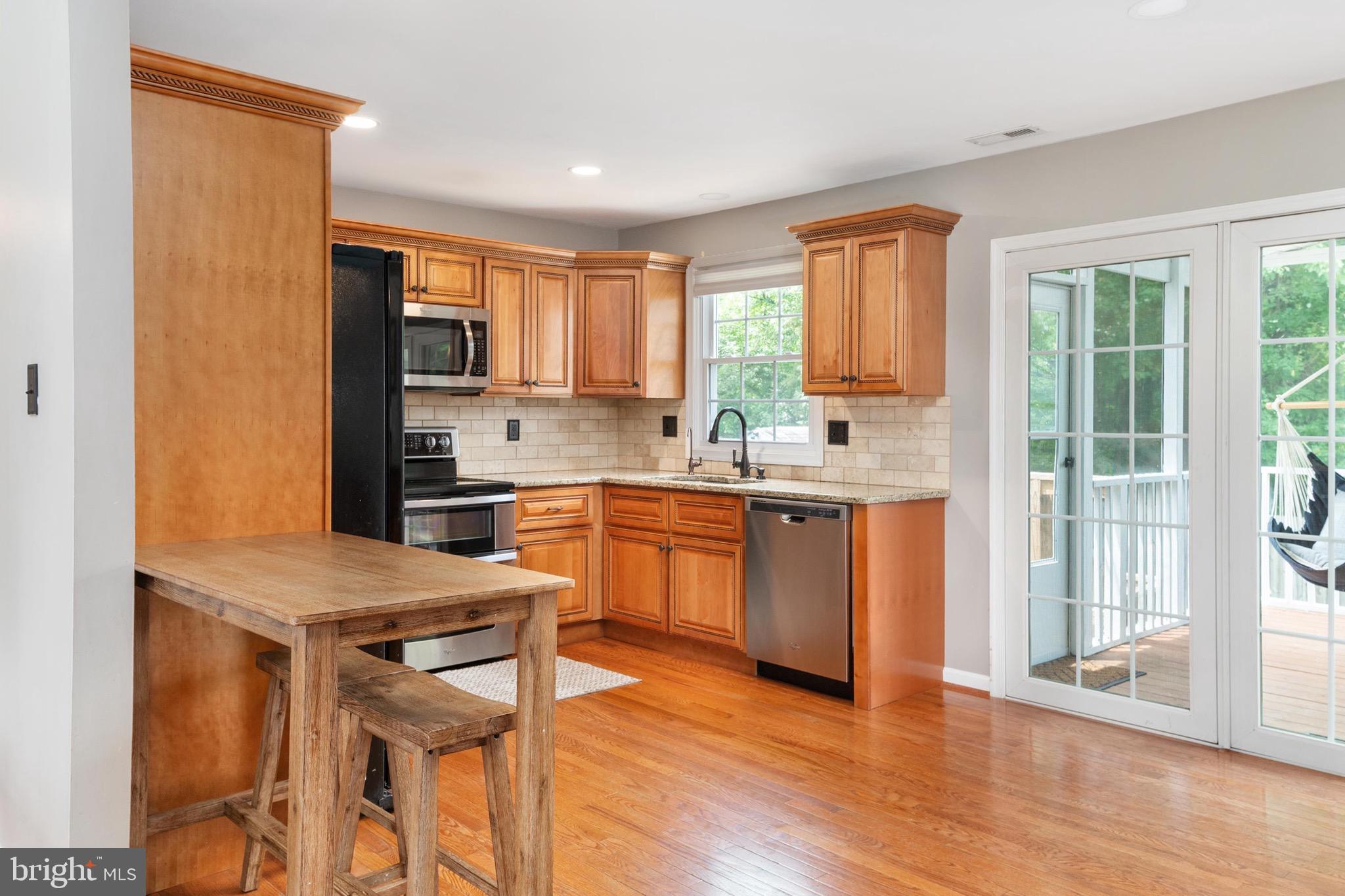 564 Poplar Drive Riva, MD 21140 - Photo 6 of 64 Upgraded kitchen cabinets w/ granite counters