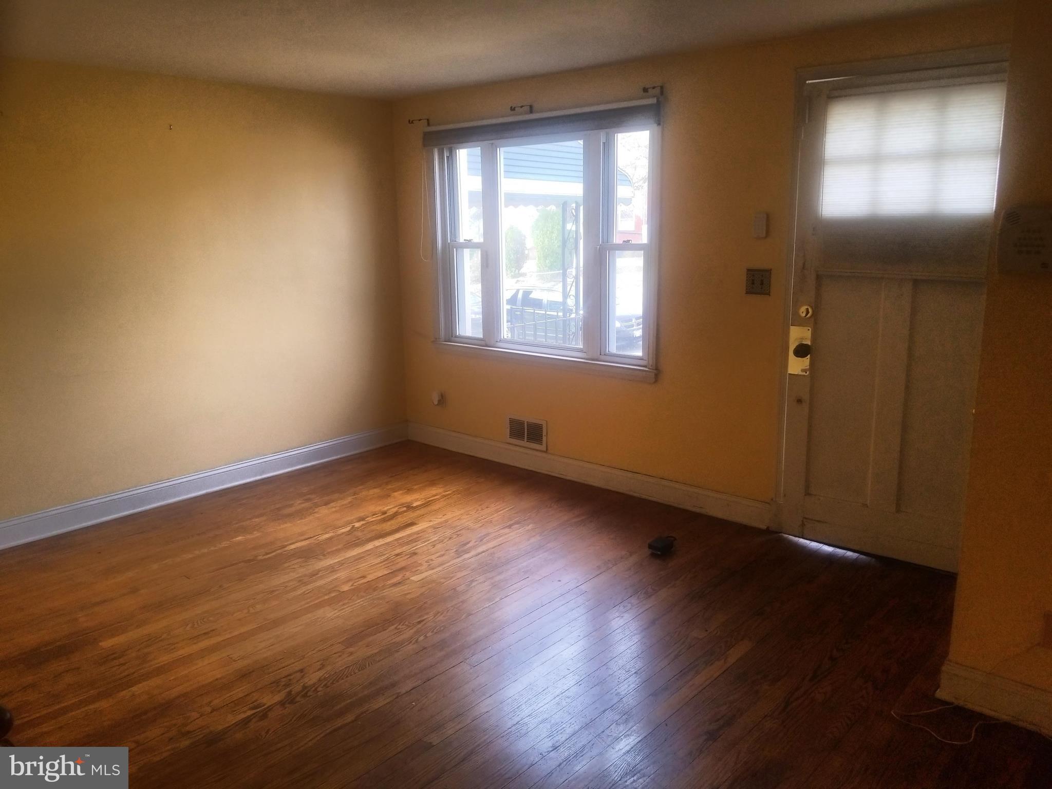 751 South Woodington Road Baltimore, MD 21229 - Photo 3 of 11 Gallery Image 3