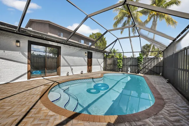 a view of an outdoor space with garden