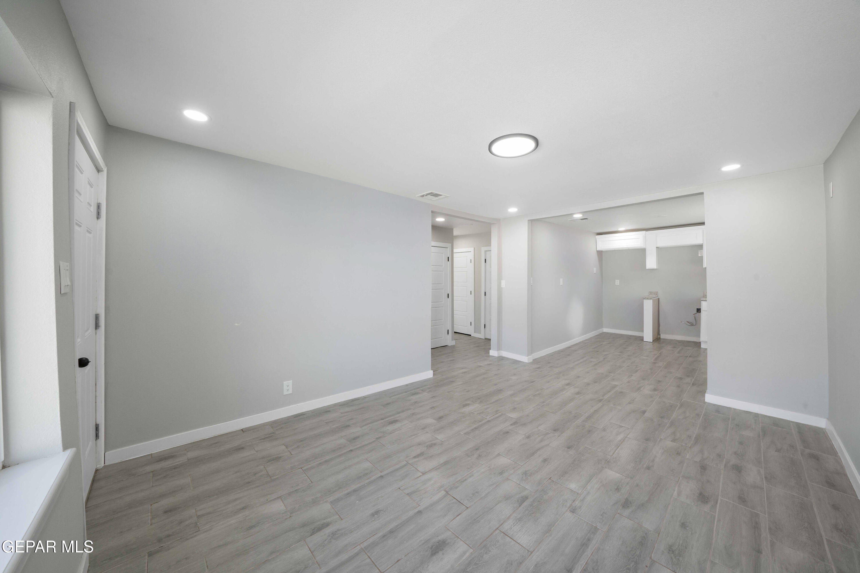 10752 Mellward Road Socorro, TX 79927 - Photo 15 of 37 an empty room with wooden floor and a window