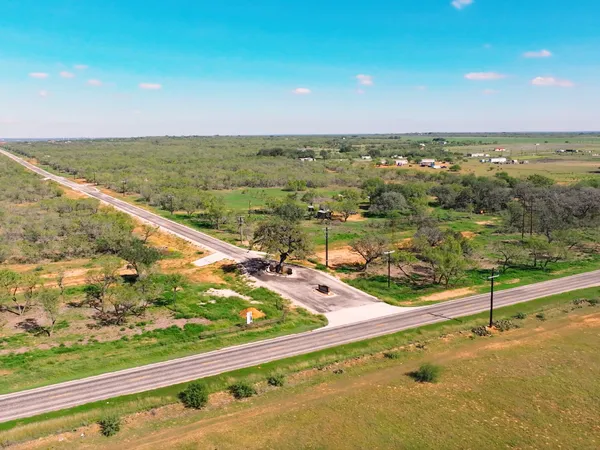 $78,000 | 2644 Moore Tx 78057, Devine, TX 78016