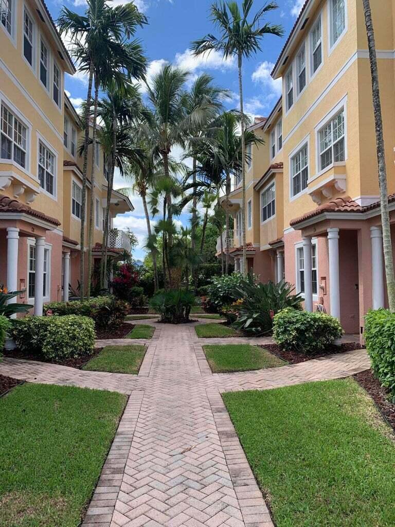 125 Harbors Way Boynton Beach, FL 33435 - Photo 2 of 37 a front view of a building