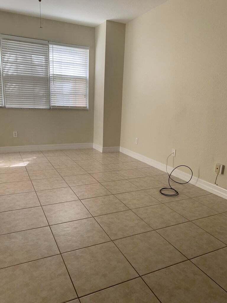 125 Harbors Way Boynton Beach, FL 33435 - Photo 7 of 37 an empty room with a empty space and window