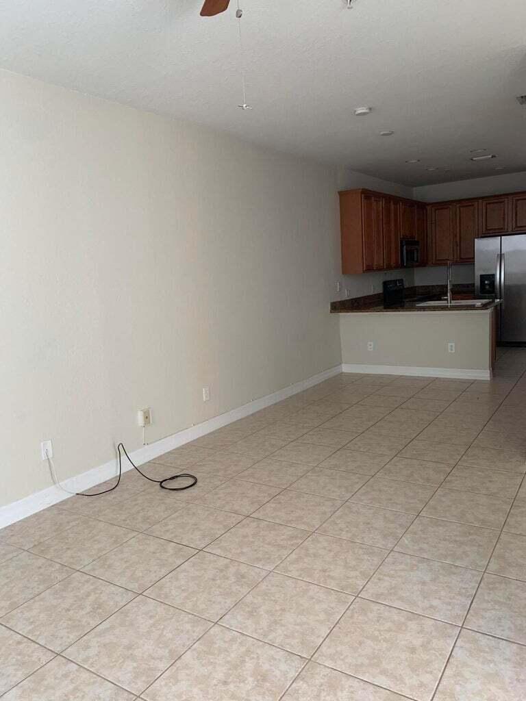 125 Harbors Way Boynton Beach, FL 33435 - Photo 8 of 37 a view of kitchen and window
