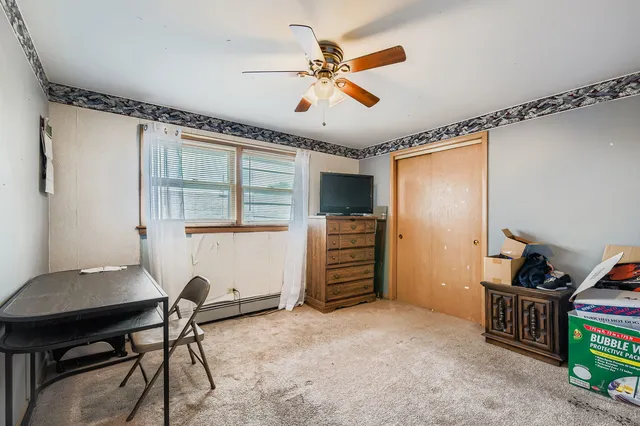 $299,900 | 9045 South Sacramento Avenue, Evergreen Park, IL 60805