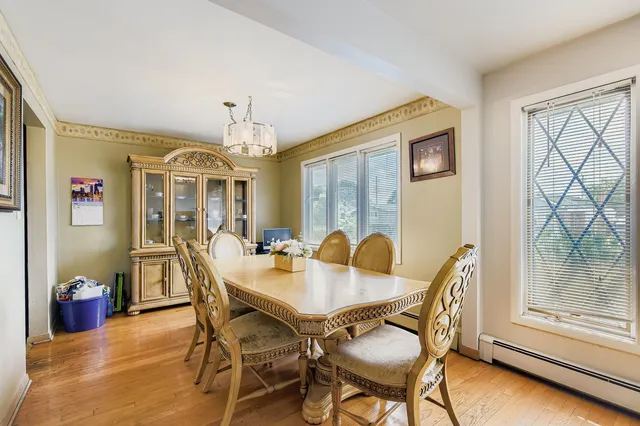 $299,900 | 9045 South Sacramento Avenue, Evergreen Park, IL 60805