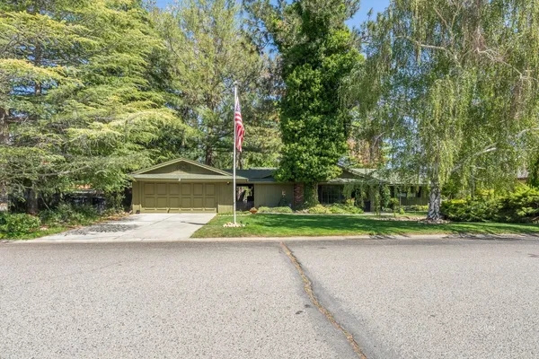 $915,000 | 370 Ranch Road, Bishop, CA 93514