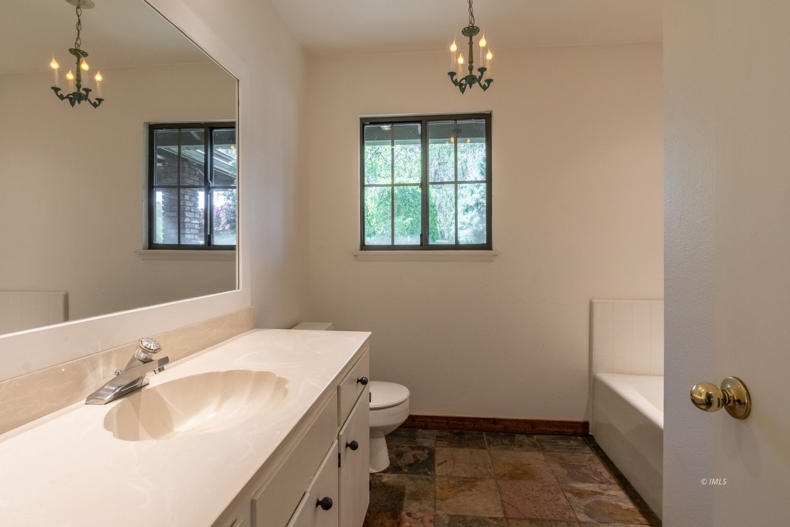 370 Ranch Road Bishop, CA 93514 - Photo 14 of 25 Bathroom 2