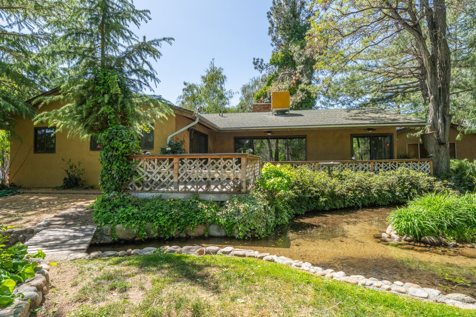 370 Ranch Road Bishop, CA 93514 - Photo 21 of 25 Back Yard